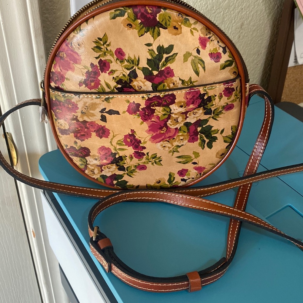 Patricia Nash round purse with strap NEW